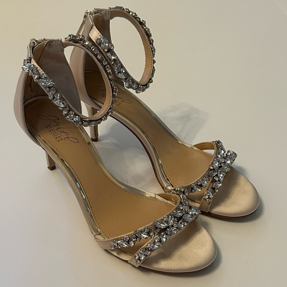 Jewel Badgley Mischka | Caroline champagne satin evening shoe size 8